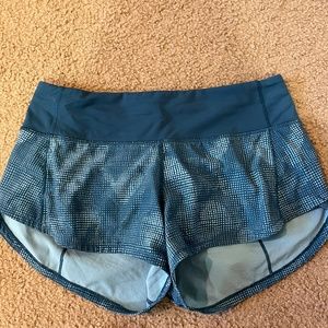 Lulu speed up low-rise 2.5 shorts
